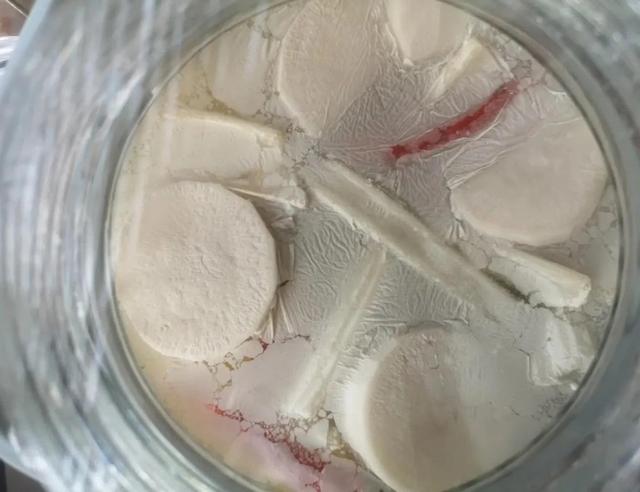 泡菜生花用什么方法可以去掉，泡菜怎么泡不生花（泡酸菜如何不生白花）
