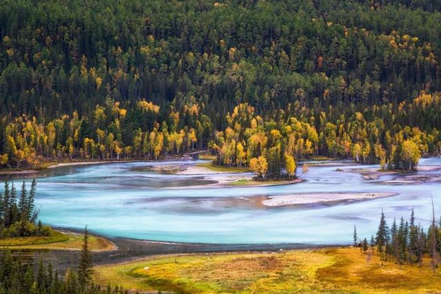 新疆用的哪个时区的时间，新疆多少时区（新疆太大大大，一个时区装不下）