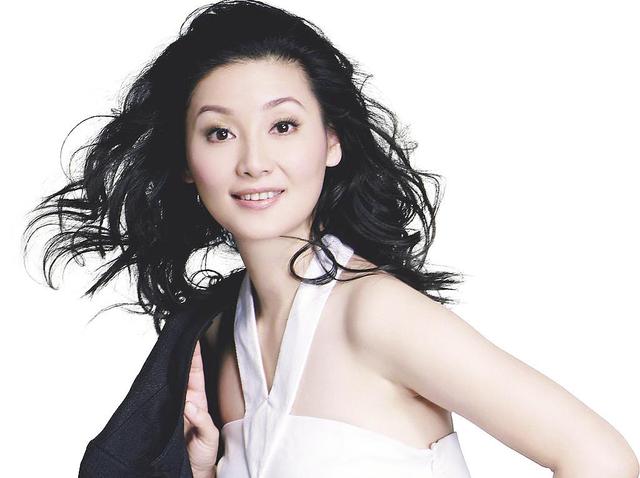 徐帆是怎么认识冯小刚的，为何嫁给了二婚的冯小刚