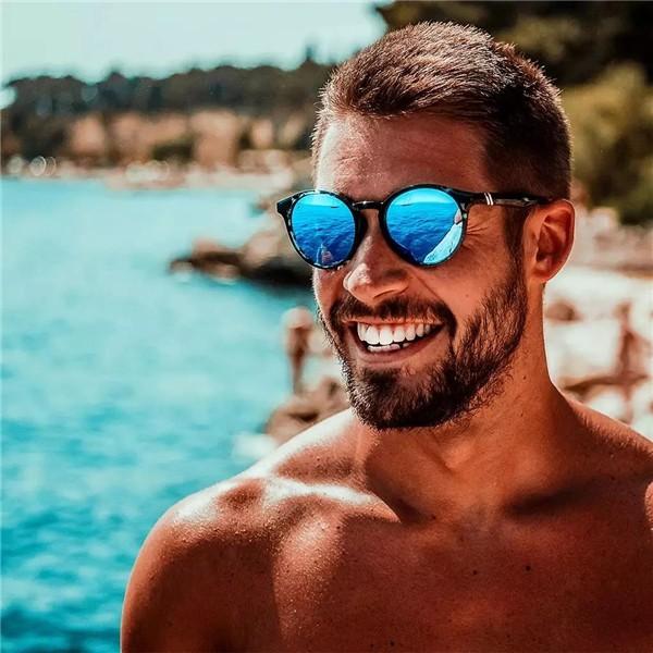 男生晚上海边拍照技巧，男生晚上海边拍照技巧视频（男士墨镜要想戴出品位）