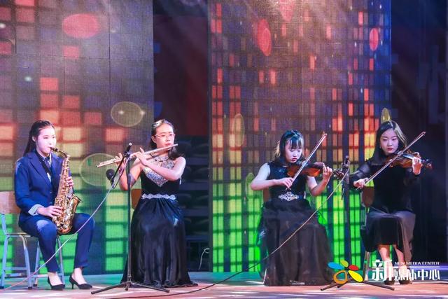 外婆的澎湖湾串词，外婆的澎湖湾串词主持人（2019元旦晚会）