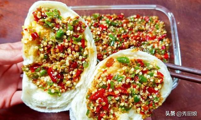 剁椒酱怎么做啊，剁椒酱是怎么做的（只放盐是“外行”）