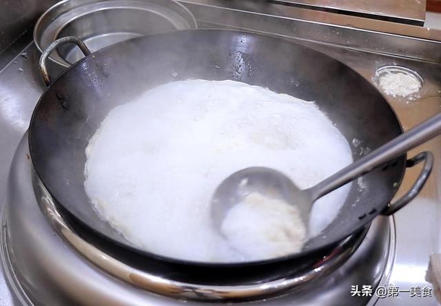 怎样炖猪蹄，怎样炖猪蹄汤好喝又营养（这才是砂锅炖猪蹄最好吃的家常做法）