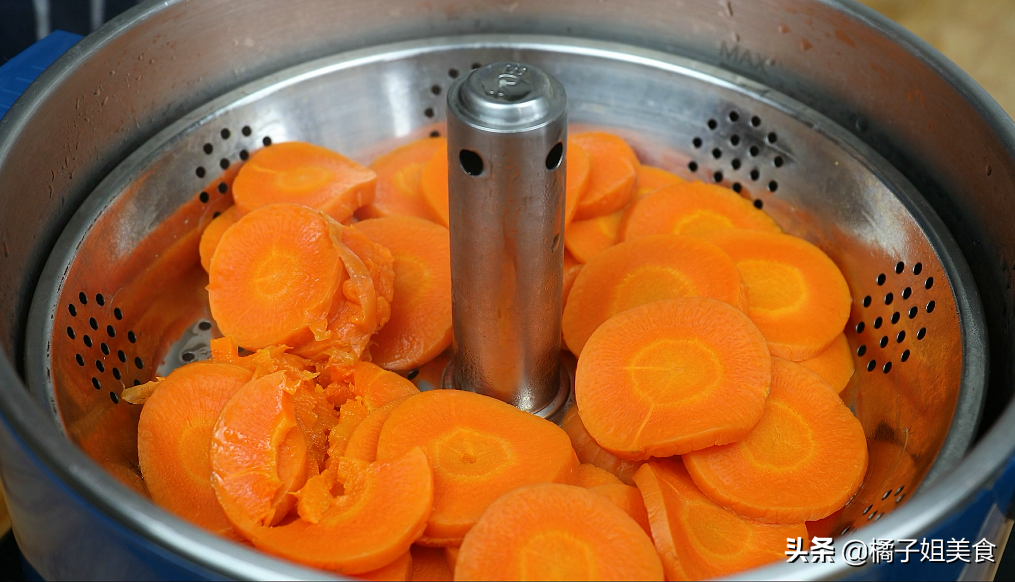 圖片[2]-【胡蘿卜雞蛋卷】做法步驟圖  色香味俱全 過年必備-起舞食譜網