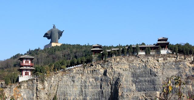 梦见五彩的云有什么征兆，梦见五彩斑斓的云（中国古代为什么以梦到五色云、五色鹿为祥瑞）