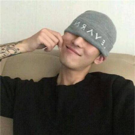 re网名的含义，Re微信昵称（重蹈覆辙的意思）微信昵称（有担当进取的四个字网名简单气质专一理性）