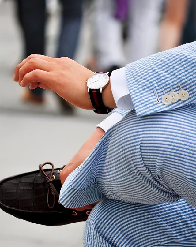 泡泡纱是什么面料，泡泡纱面料的优缺点（为什么说泡泡纱是夏日男士的穿搭首选面料）