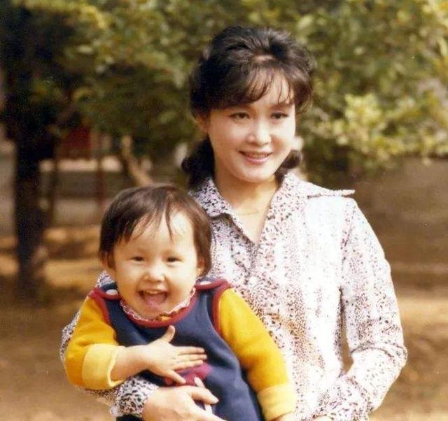 李谷一的历任丈夫，李谷一儿子（愧疚的李谷一：初婚嫁给恩师）