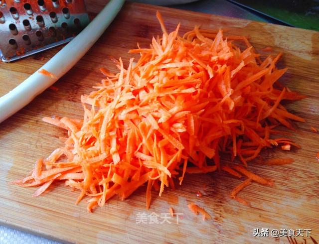 胡萝卜切丝怎么切，胡罗卜怎么炒好吃（看看别人家胡萝卜的做法）