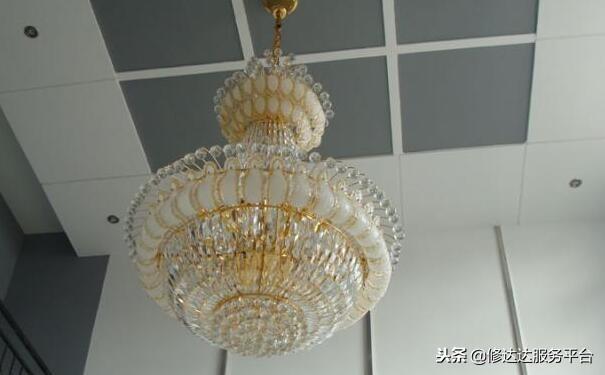 水晶灯清洗技巧有哪些，水晶灯怎样清洗（清洗家庭水晶灯具体步骤）