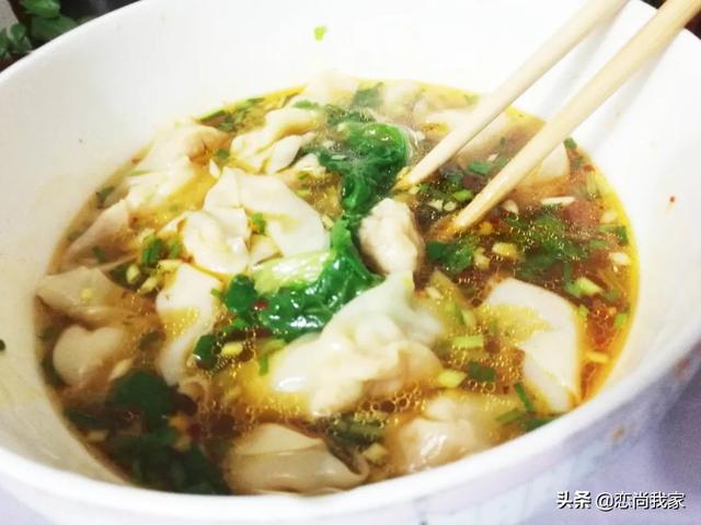 牛肉抄手馅加什么配菜比较好，牛肉馅用什么配菜好（早餐吃一碗热腾腾的牛肉馄饨或泡椒牛肉丝面）