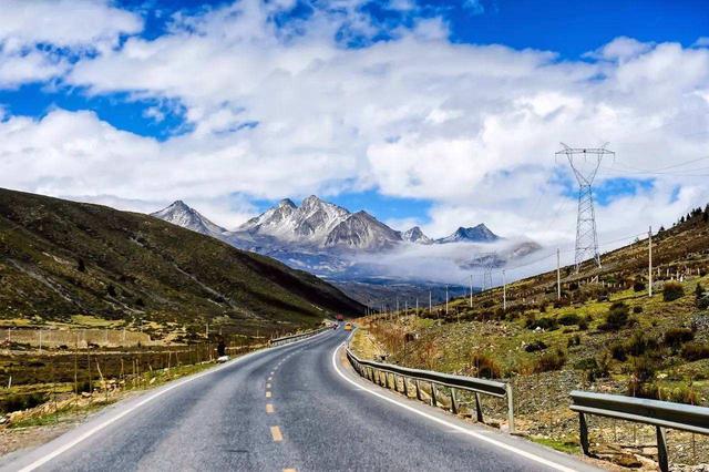 稻城亚丁适合几月份去，稻城亚丁几月份去最好（稻城亚丁、色达、川藏线旅游）