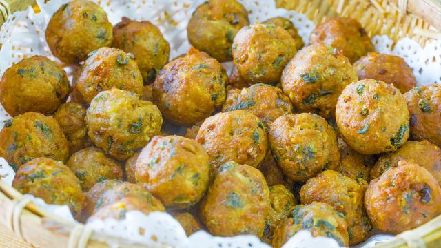 年夜饭怎么做炸货，过年吃的炸货（8道过年必备炸货）