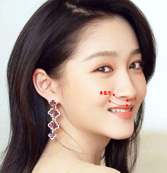 马思纯的微笑是什么梗，马思纯撞脸海绵宝宝的原因找到了