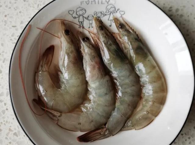 怎么做三鲜馅翡翠白玉饺子，翡翠白玉-菠菜三鲜饺子