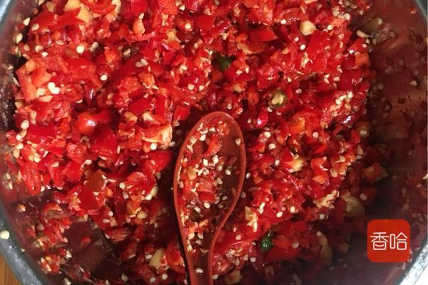 正宗湖南剁辣椒的做法，家常剁椒的做法和步骤（正宗湖南剁辣椒）