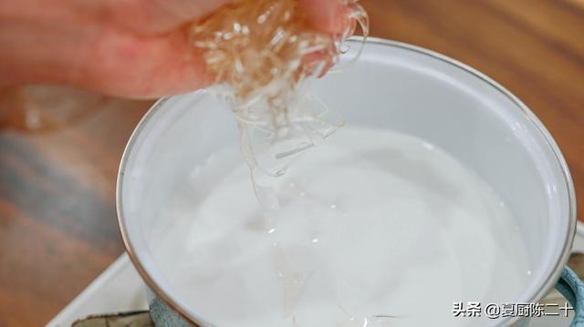 椰浆怎么冲开成椰汁，椰子汁怎么做成椰奶（最近水果都纷纷想泡椰奶）
