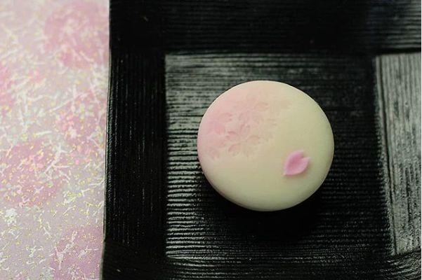 日本和果子的制作方法，日本食玩果子制作视频（日本匠人做出这么美的“和果子”）