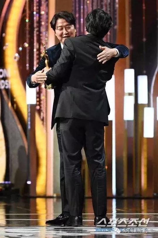 暗数杀人的演员，暗杀演员表介绍（今年称霸韩国影坛的两个男人都是50岁）