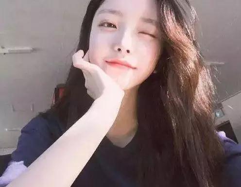 爱自拍女孩必学的姿势，爱自拍女孩必学的姿势有哪些（学好女生最爱的12个自拍姿势）