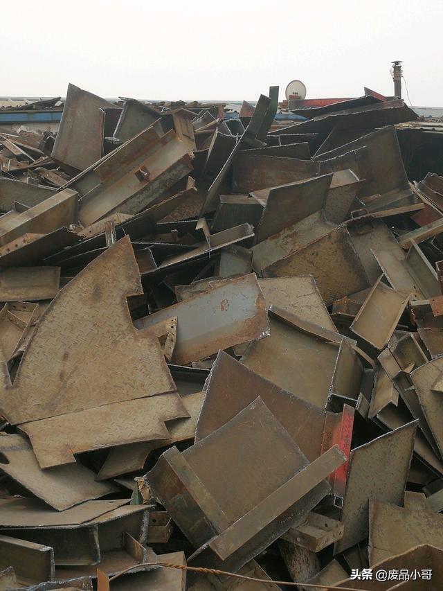 废模含孟具钢回收今日价格表，废旧模具铁回收多少钱一吨