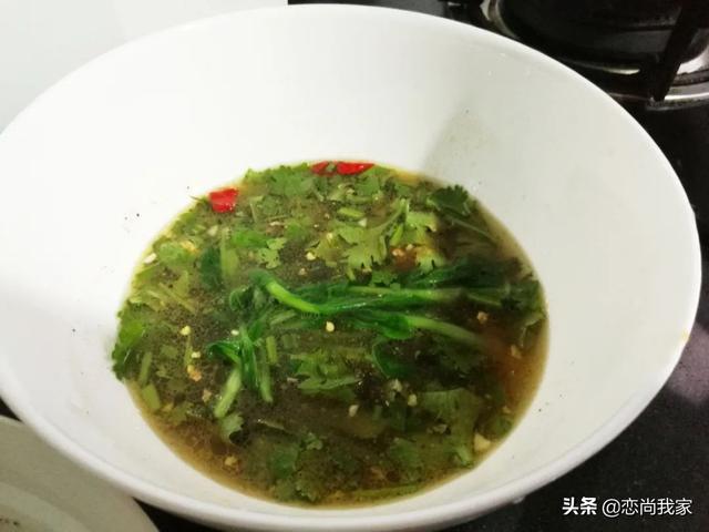 牛肉抄手馅加什么配菜比较好，牛肉馅用什么配菜好（早餐吃一碗热腾腾的牛肉馄饨或泡椒牛肉丝面）