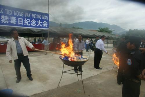 缅甸掸邦第三特区，缅甸临近中国哪个省（被美国人称为拉登、萨达姆之后的第三号恐怖分子）