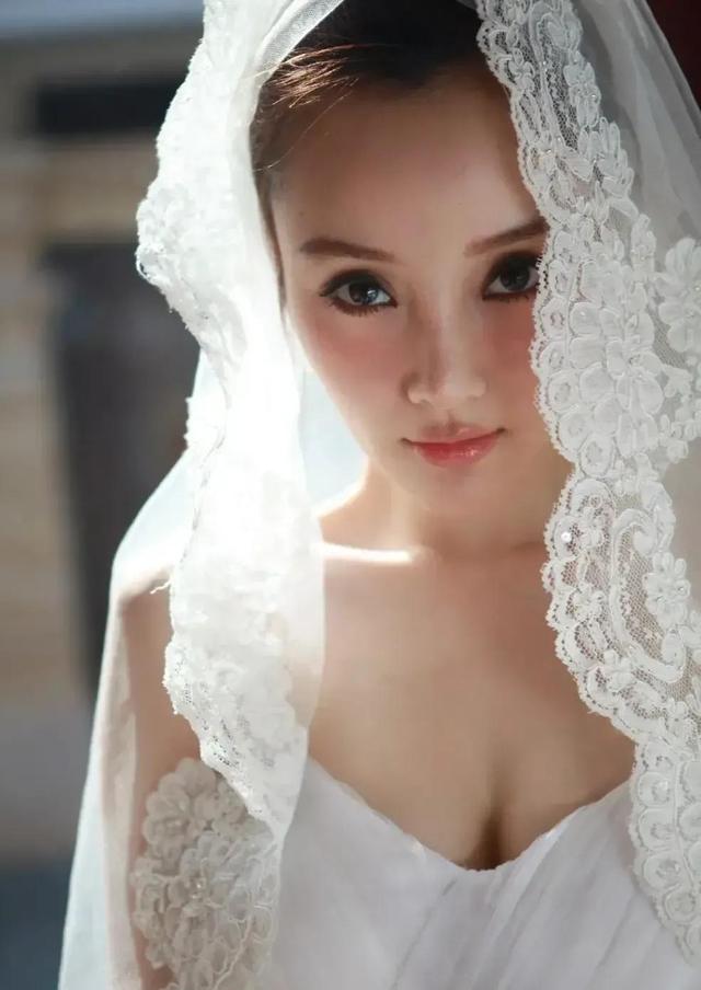 李小璐和贾乃亮的婚纱照，