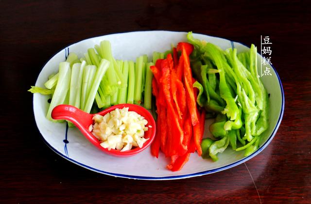 莲藕炒什么好吃，莲藕炒什么菜好吃又营养（记得多加这2样蔬菜）