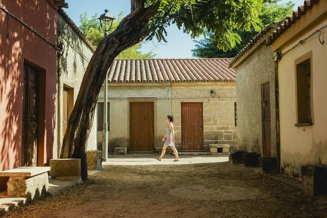 房梁压床有什么说法吗，房梁压着床有什么讲究（农村俗话：一忌门前栽桑）