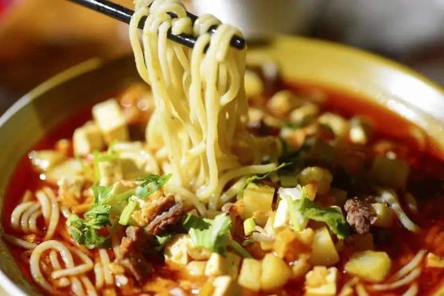 葱烧海参三种家常做法分享，葱烧海参的做法最正宗的做法（国家葱油地理：葱油）