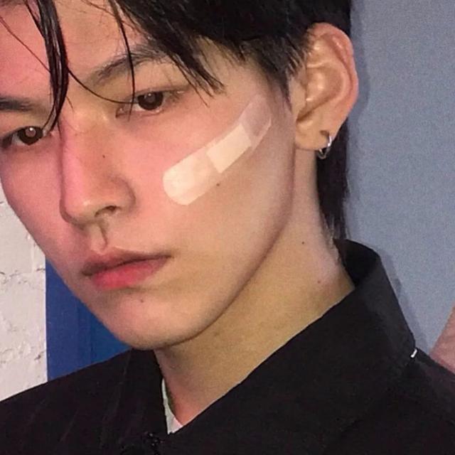 头像和背景图一套，头像与背景图一套（热门微信套图，让你最不一样）