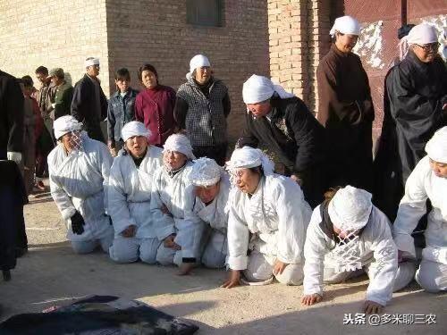 吊孝是什么意思，吊唁是什么意思（农村葬礼的规矩有人知道吗）