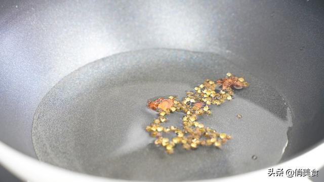 猪肉炒白菜如何做，猪肉炒白菜做法（饺子馆不外传的白菜猪肉馅做法）