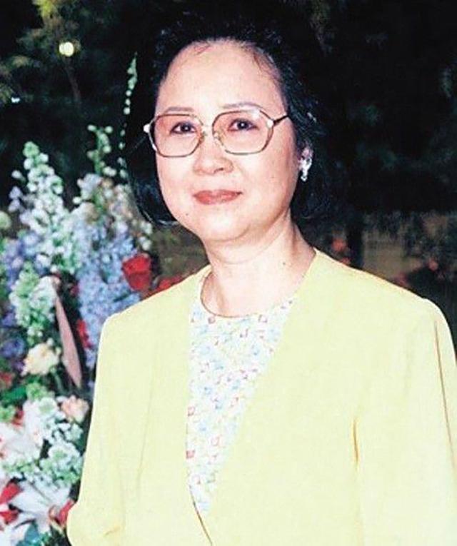 金庸的亲属关系图，金庸家族关系是怎样的（金庸家族传奇：徐志摩是表哥）