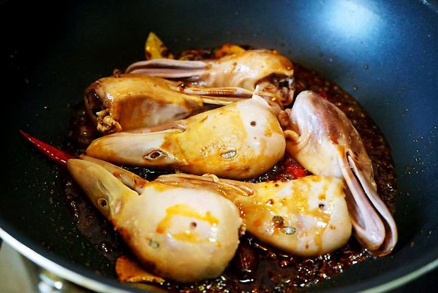 麻辣鸭头怎么做，麻辣鸭头的做法 正宗 绝味（自己在家也能做“麻辣鸭头”）