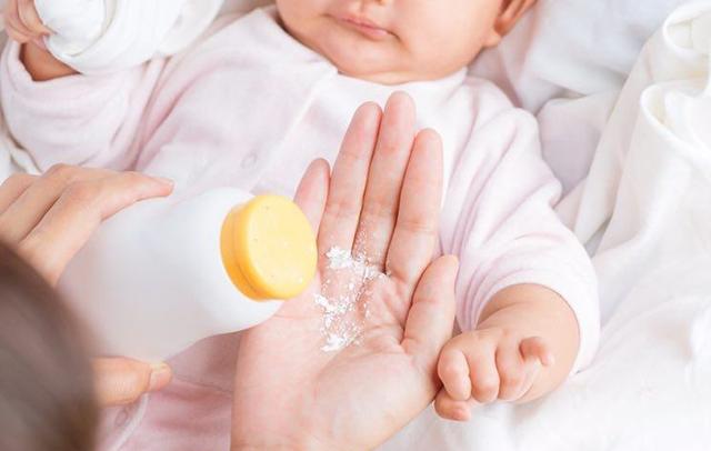 爽身粉有什么用，爽身粉还有什么用（宝妈们才能用对它）