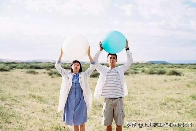 情侣间浪漫的事，情侣之间最浪漫的事有哪些（情侣必做的100件浪漫事情）