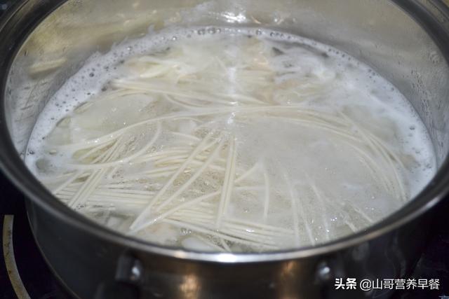 煮馄饨的做法，煮馄饨的做法 水开后（馄饨和挂面一起煮没想到这么好吃）