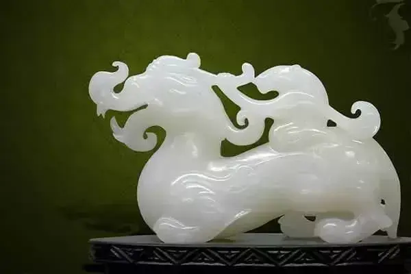 怎么判断是玉还是石头，河边石头怎么分辨玉石（如何鉴别一块石头：是不是玉）