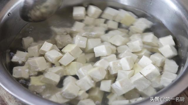 小葱炒豆腐的做法，小葱炒豆腐怎么炒（这才是“小葱拌豆腐”的家常做法）