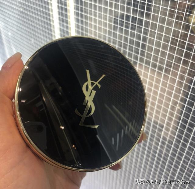 ysl羽毛气垫和银气垫区别，ysl羽毛气垫 银气垫（现下最热门的六款大牌气垫的功课）