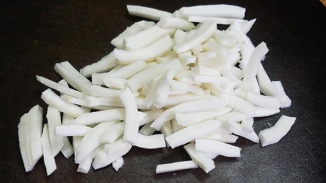 椰子煲鸡汤的做法，椰子煲鸡汤的美味做法（很多人都没喝过的一道靓汤）