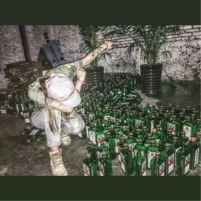 野格配红牛下一句是啥，野格配红牛下一句是啥神仙也（野格兑红牛，一杯解千愁）