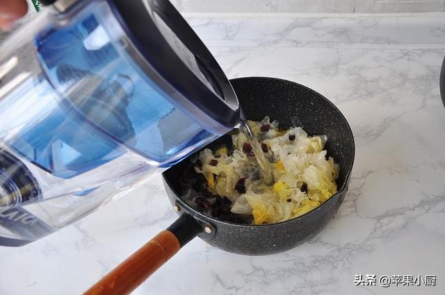 银耳煮多长时间能熟，凉拌银耳煮几分钟能熟（我煮出拉丝软糯的银耳汤只需十五分钟）