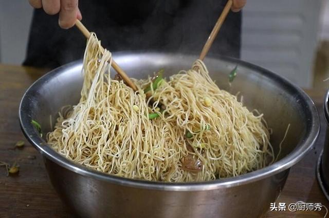 北方人最爱吃的面食做法，北方人最爱吃的面食：蒸卤面