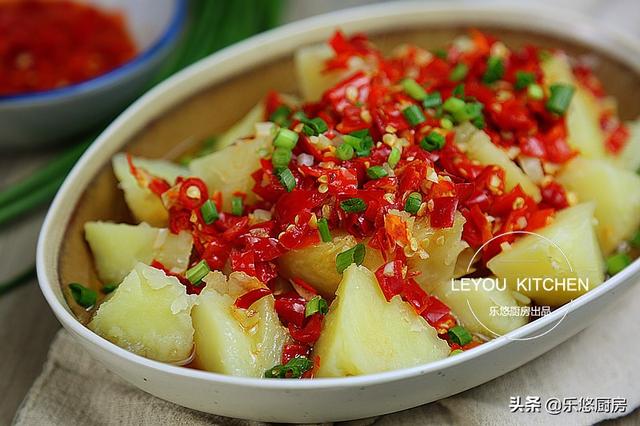 土豆怎么切丁，土豆怎么切丝（天天吃都有新鲜感）