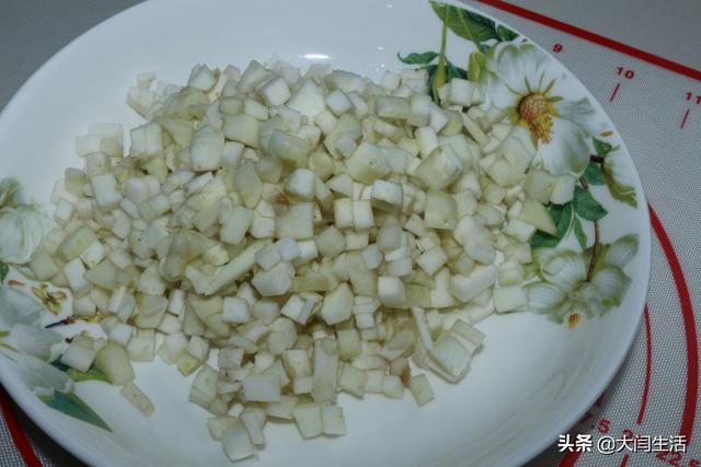茄子炒饭怎么做，炒茄子拌面条的家常做法（做一盘咸鲜实惠炒饭）