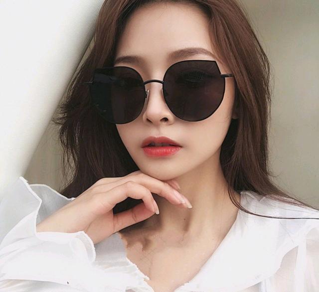 脸大的人适合什么眼镜，大脸适合什么样的眼镜（还是凹造型的利器）