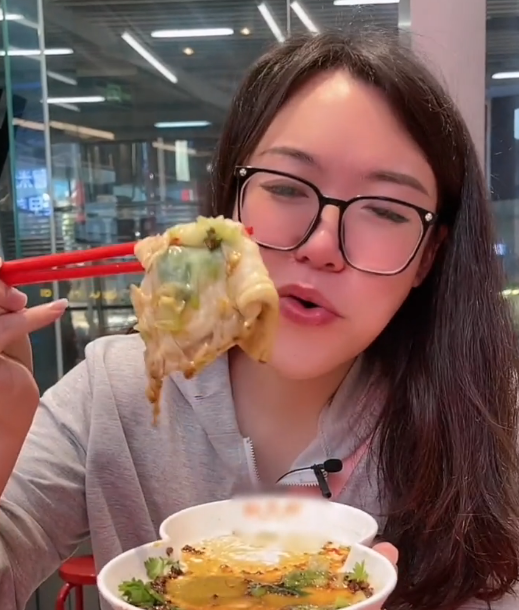 浪味仙是女的还是男，浪味仙是女生还是男生（“浪胃仙”90后小伙子凭实力爆红网络）